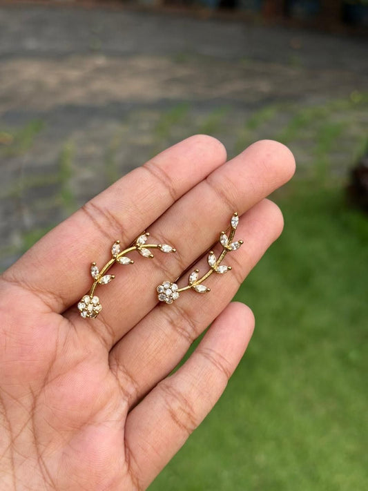 J0136 Floral Stone Earcuff