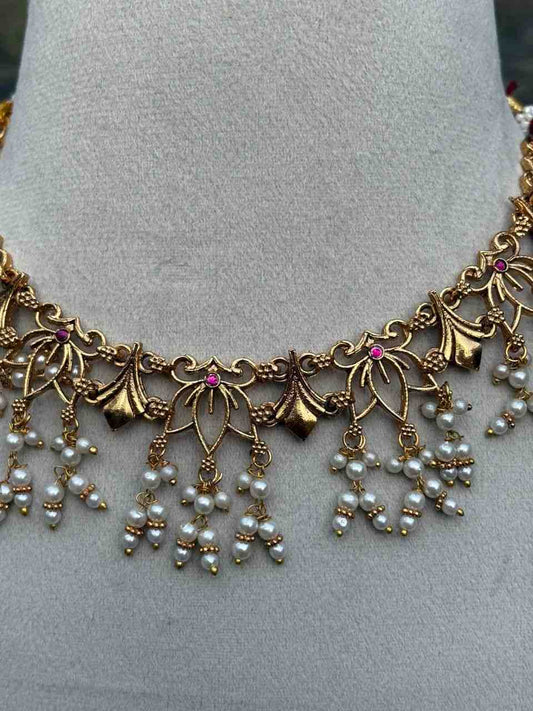 N0284 Floral Pattern Pearl Hanging Necklace