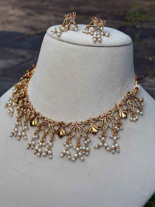 N0284 Floral Pattern Pearl Hanging Necklace