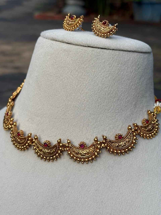 N0280 Moon shape Minimal Necklace