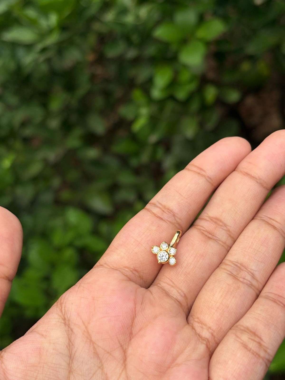 J0144 White stone press type side nose pin