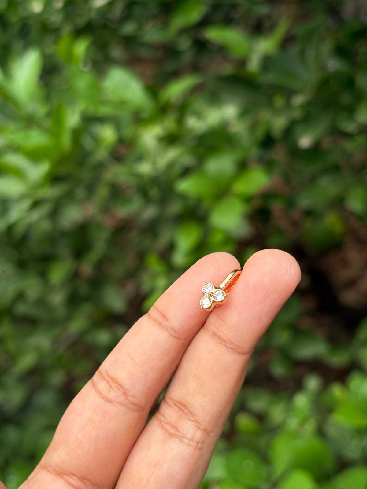 J0145 White stone press type side nose pin