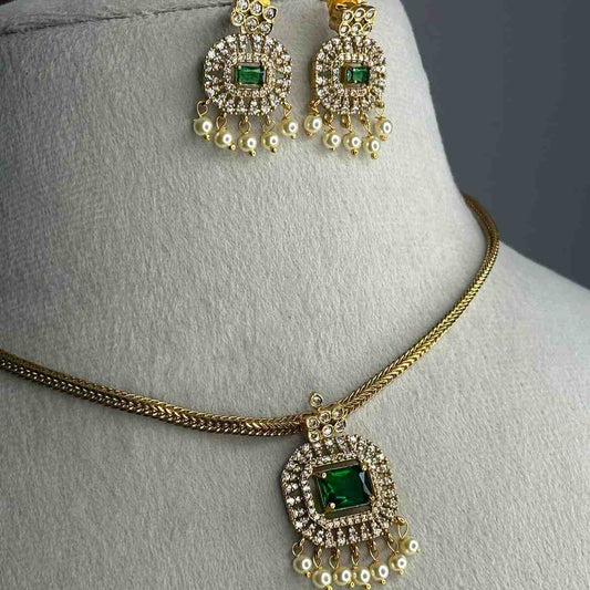 N0288 Simple Emerald Green Stone Attigai