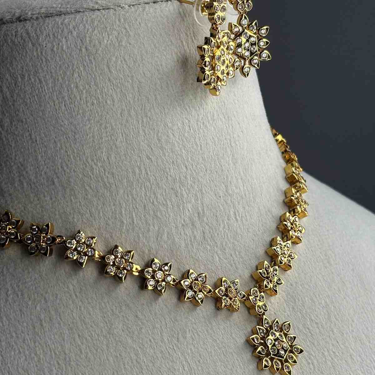 N0289 Traditional Microplate Floral Necklace