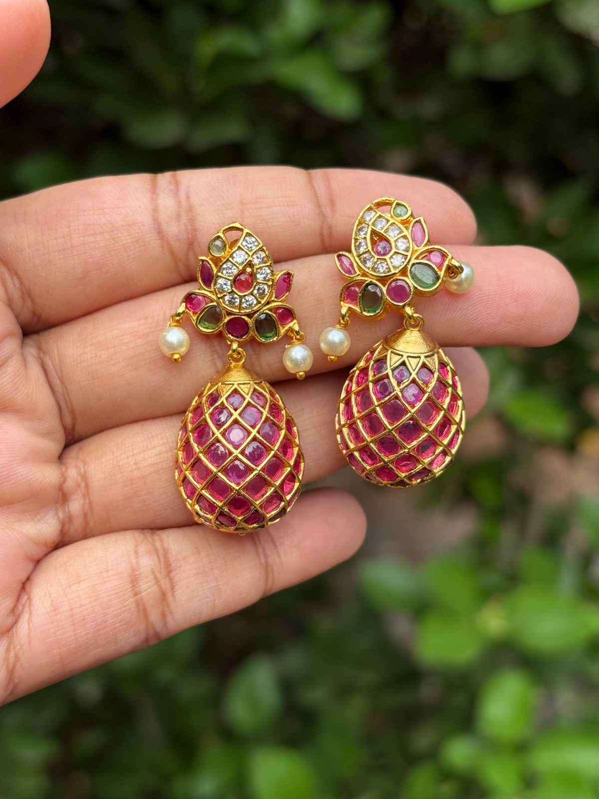 J0146 Kemp Stone Unique Jhumka