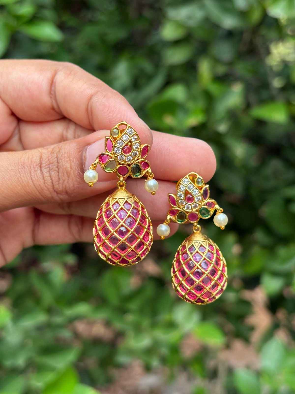J0146 Kemp Stone Unique Jhumka