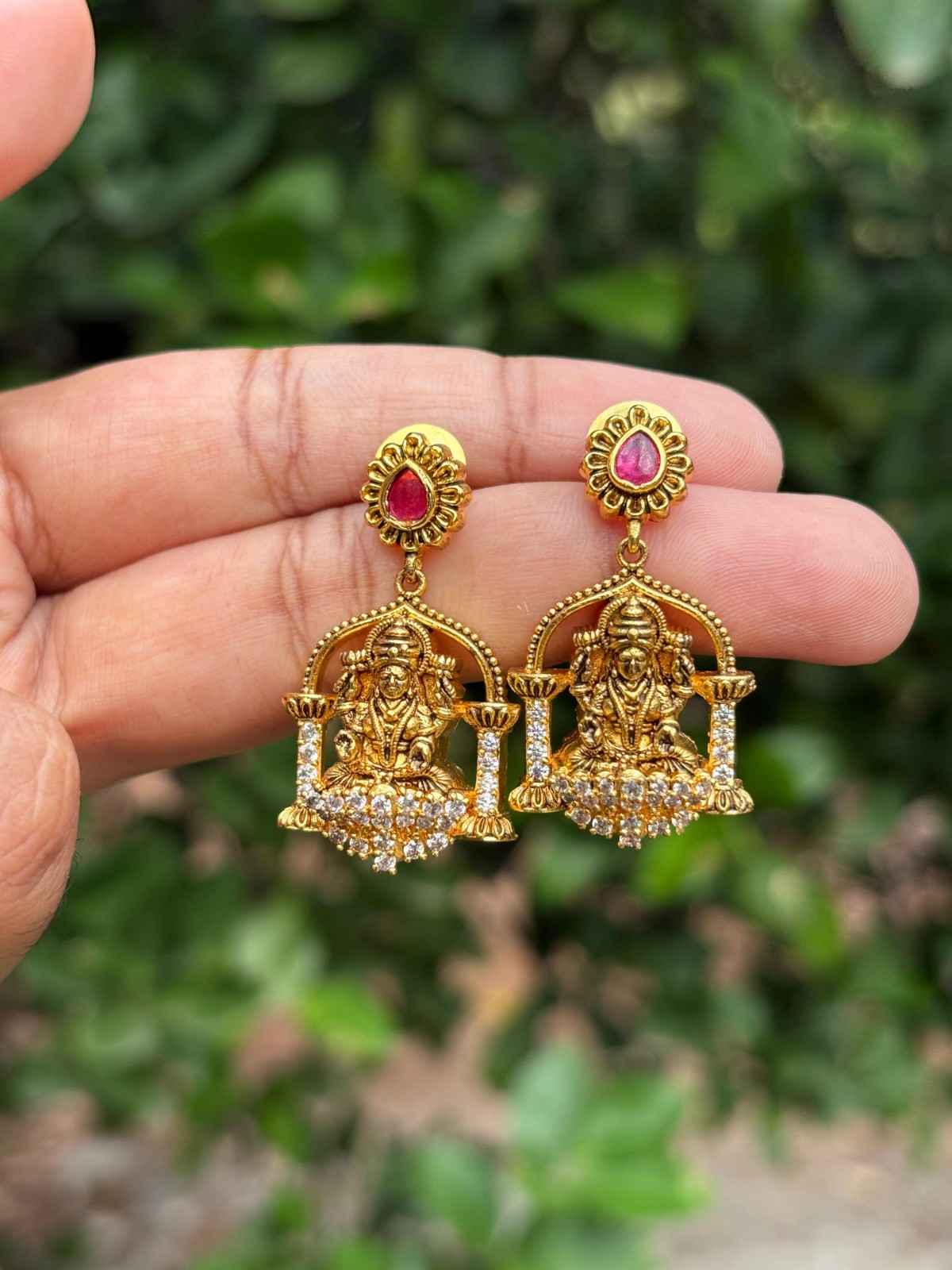 J0147 Lakshmi with side pillar Earrings