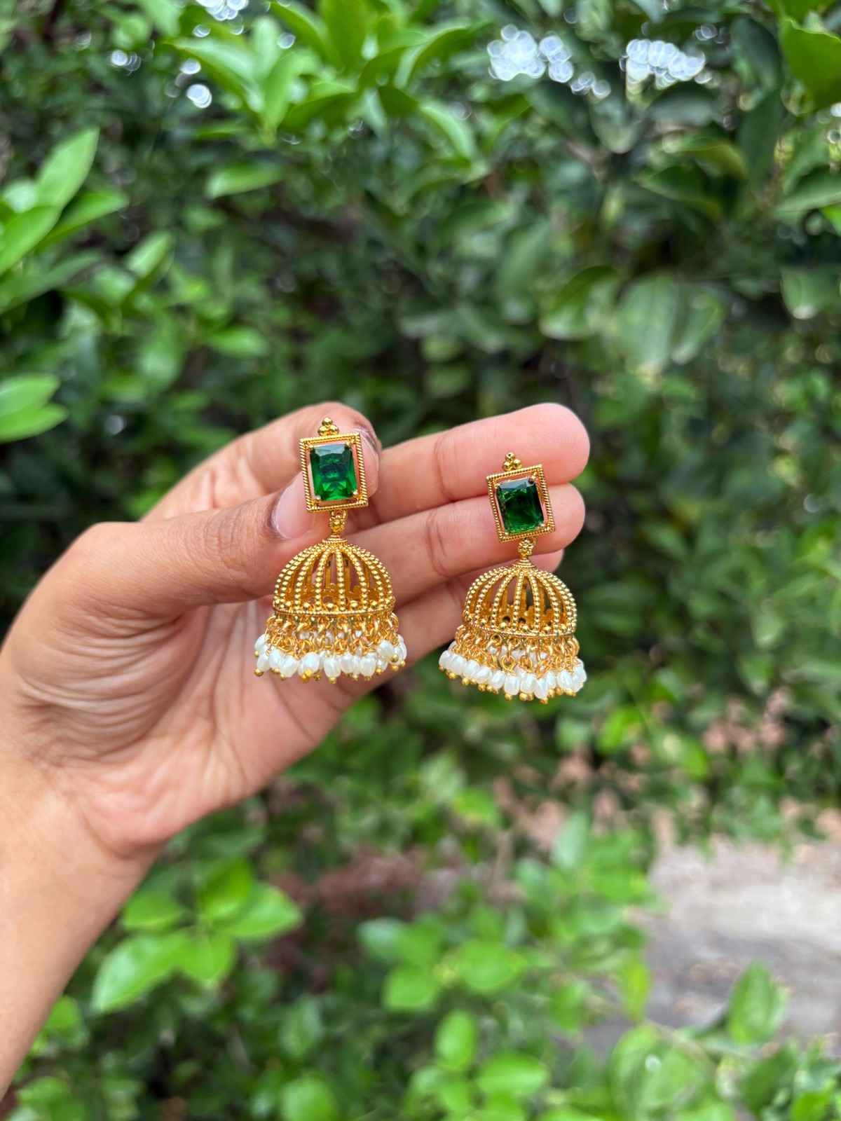 J0151 Emerald Stone Jhumka