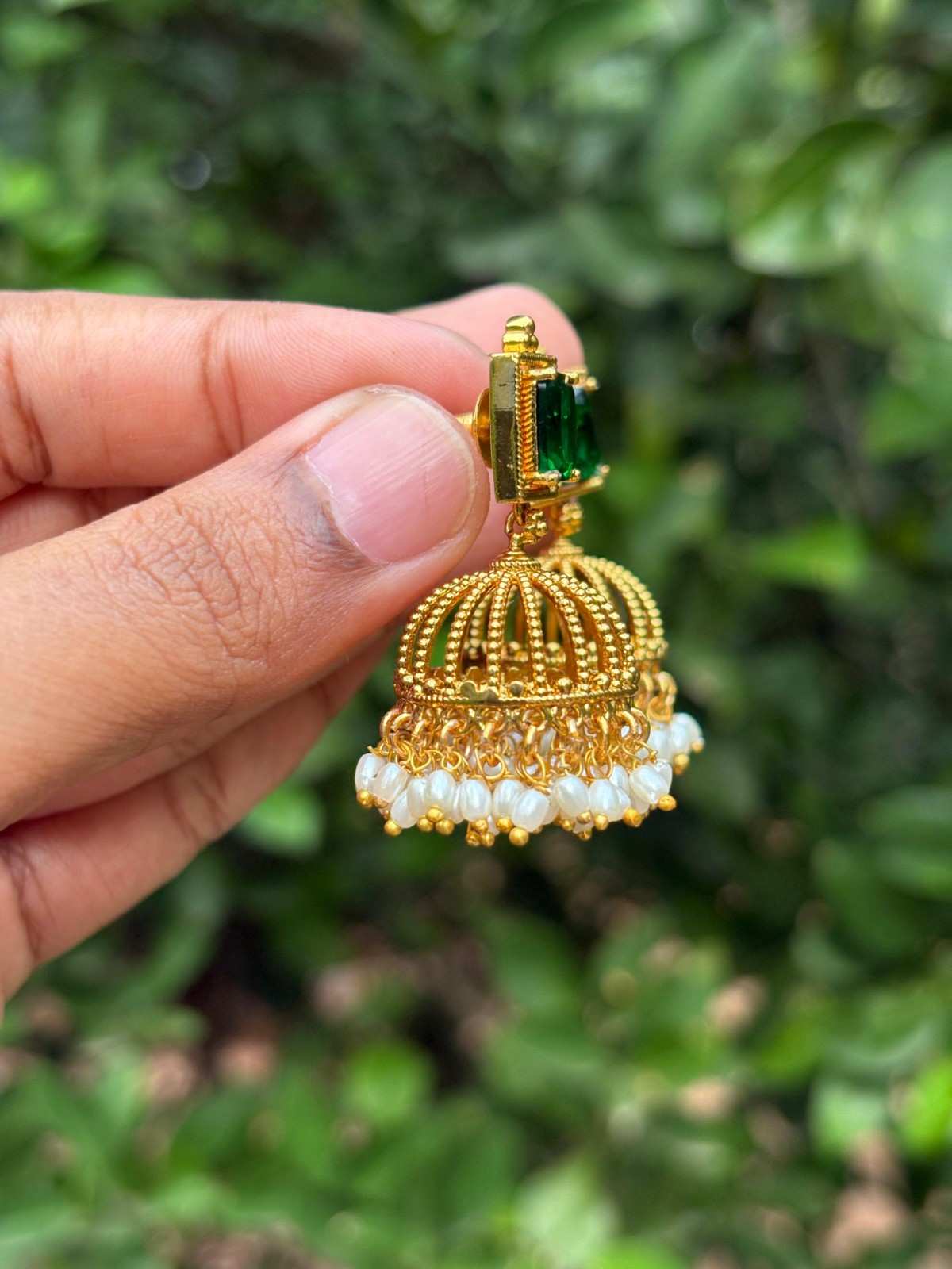 J0151 Emerald Stone Jhumka