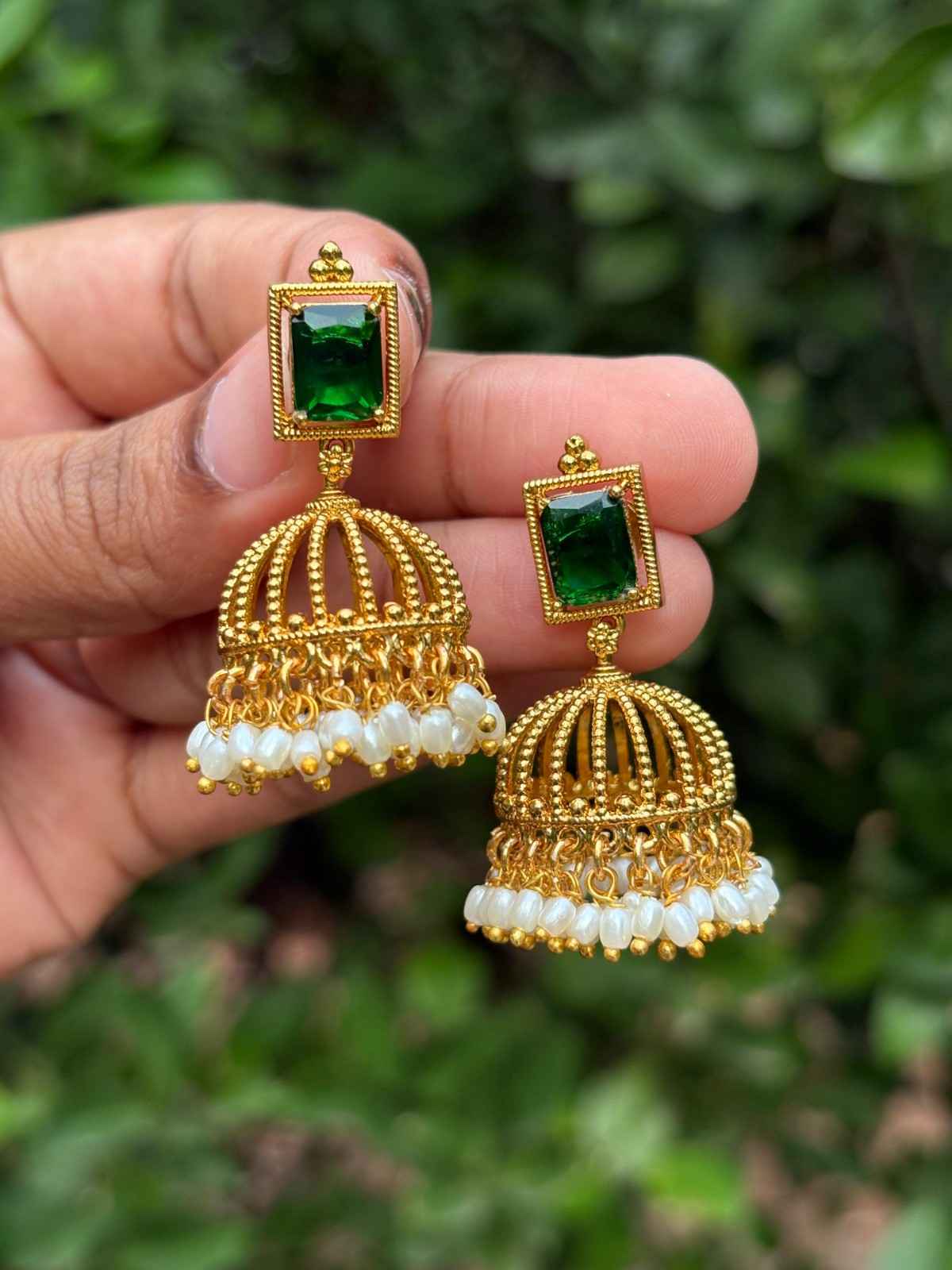 J0151 Emerald Stone Jhumka