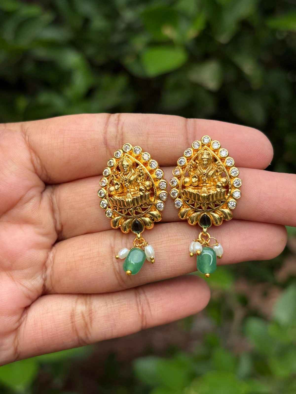 J0156 Lakshmi Stud