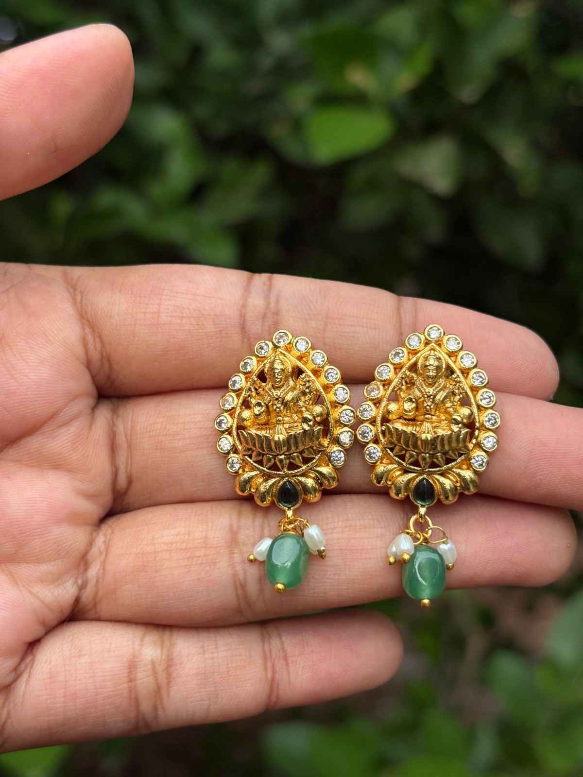 J0156 Lakshmi Stud