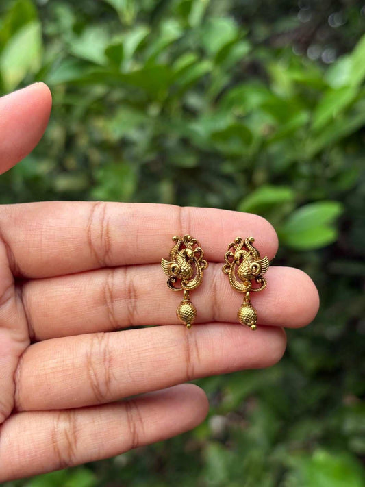 J0161 Peacock Stud
