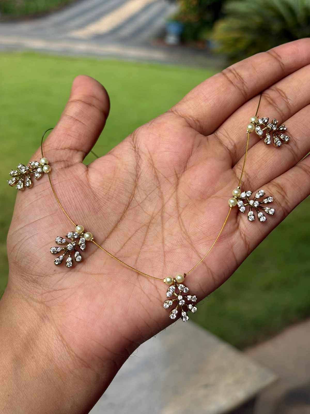 IN015 Stone Floral Invisible necklace