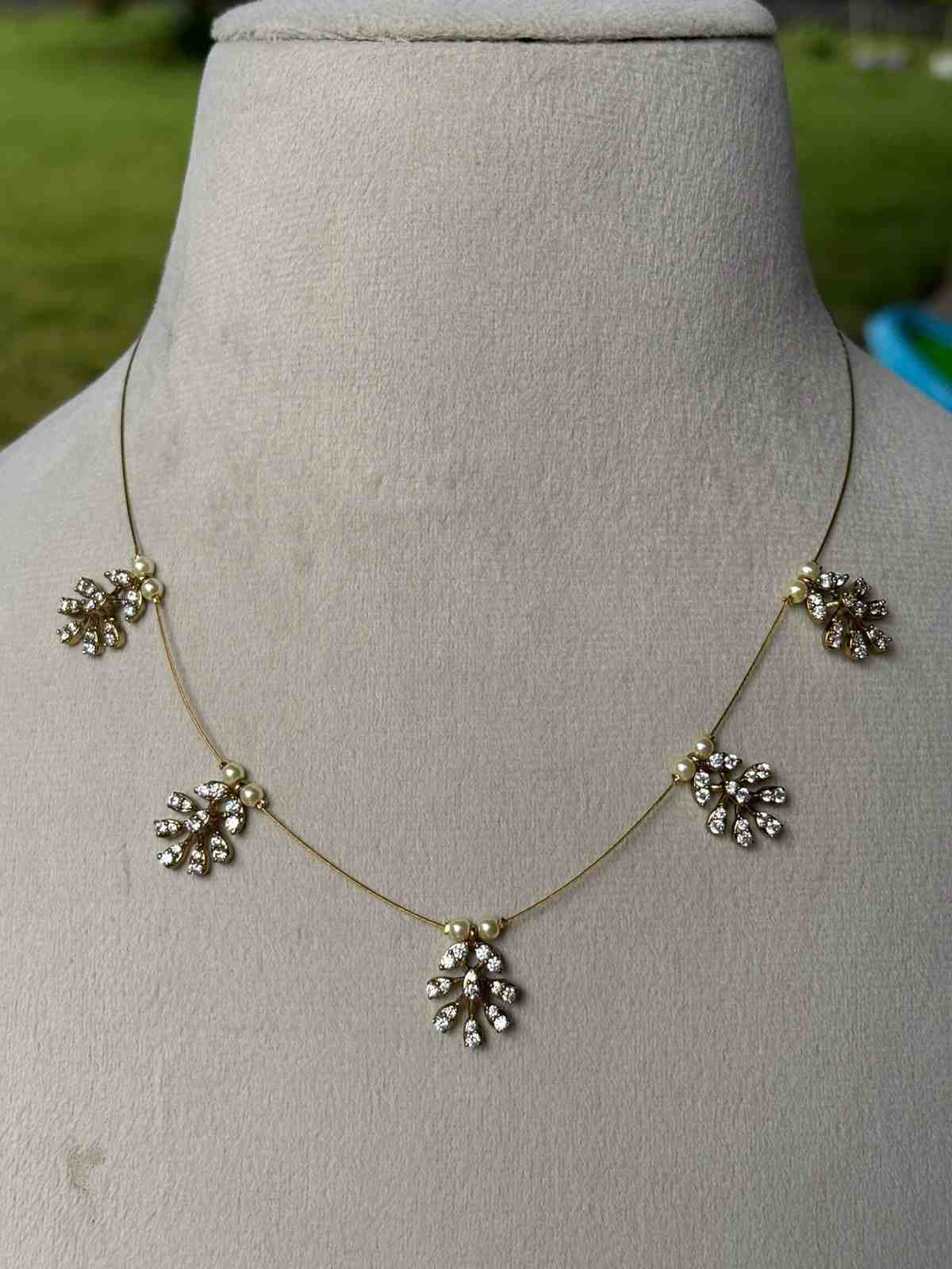 IN015 Stone Floral Invisible necklace