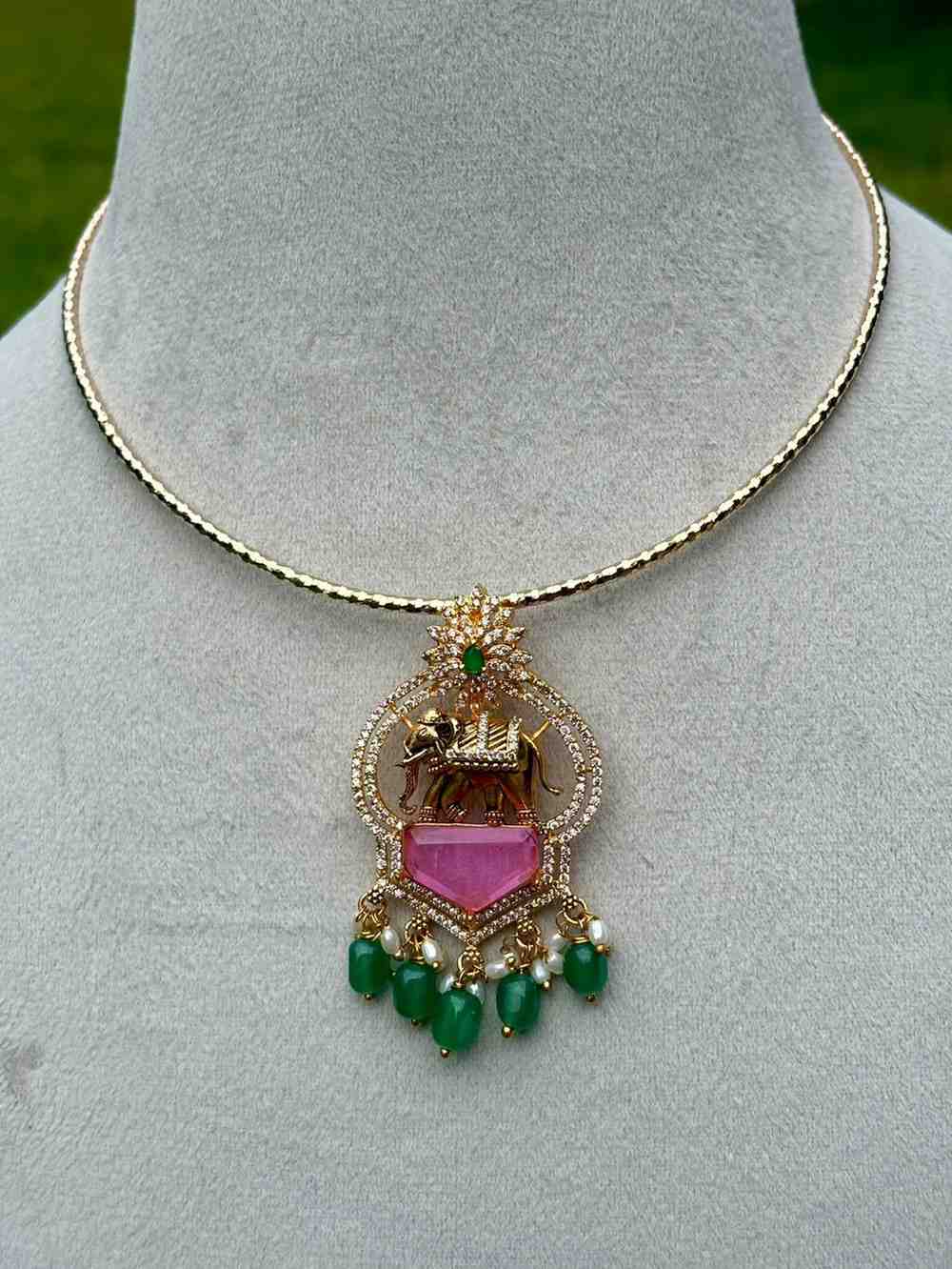 N0294 Elephant pendent with hasli