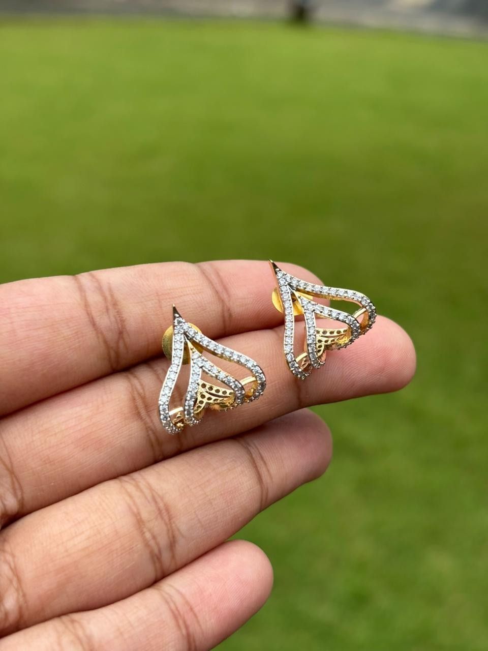 J0158 Diamond J shape Stud