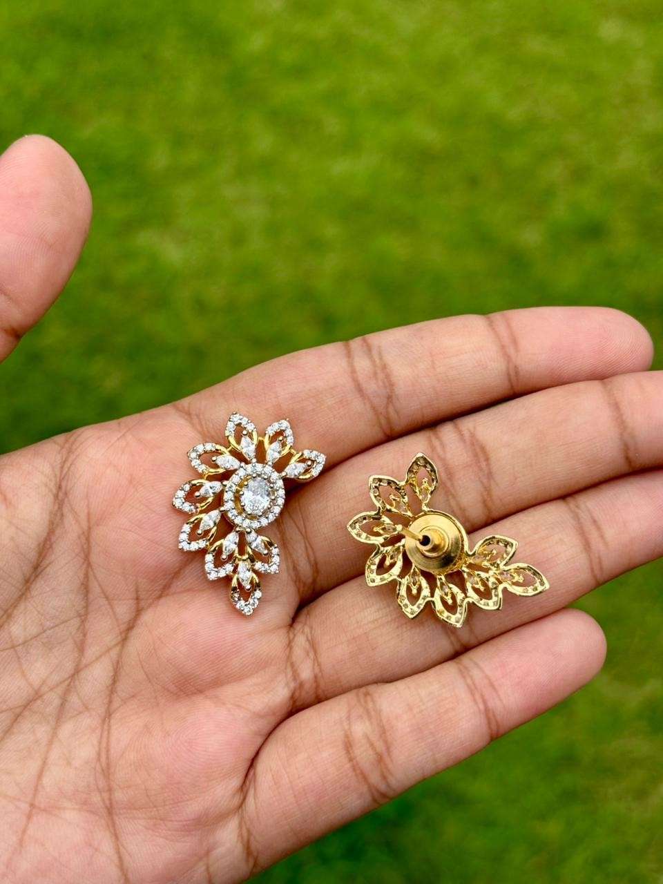 J0159 Diamond Stud earrings