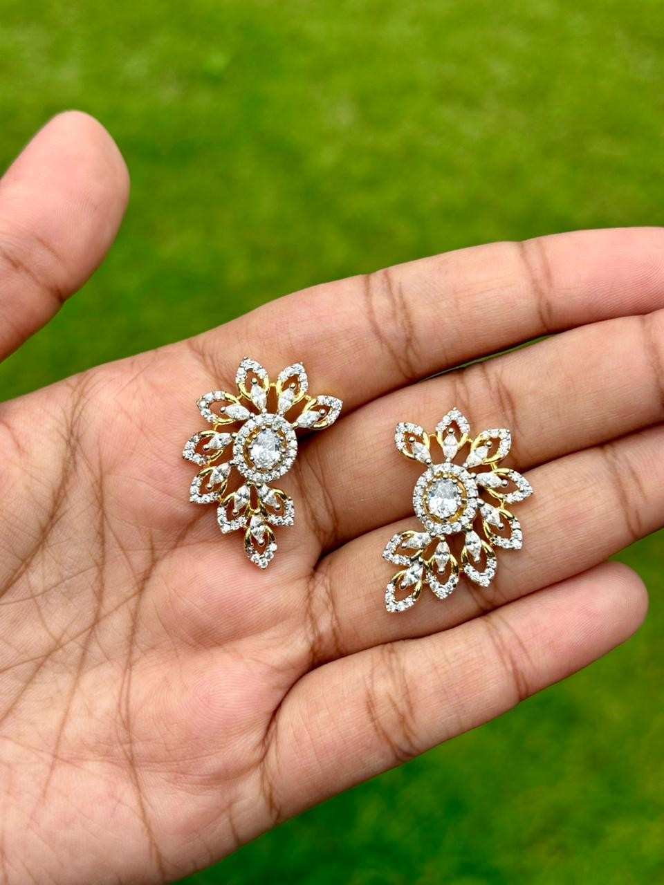 J0159 Diamond Stud earrings