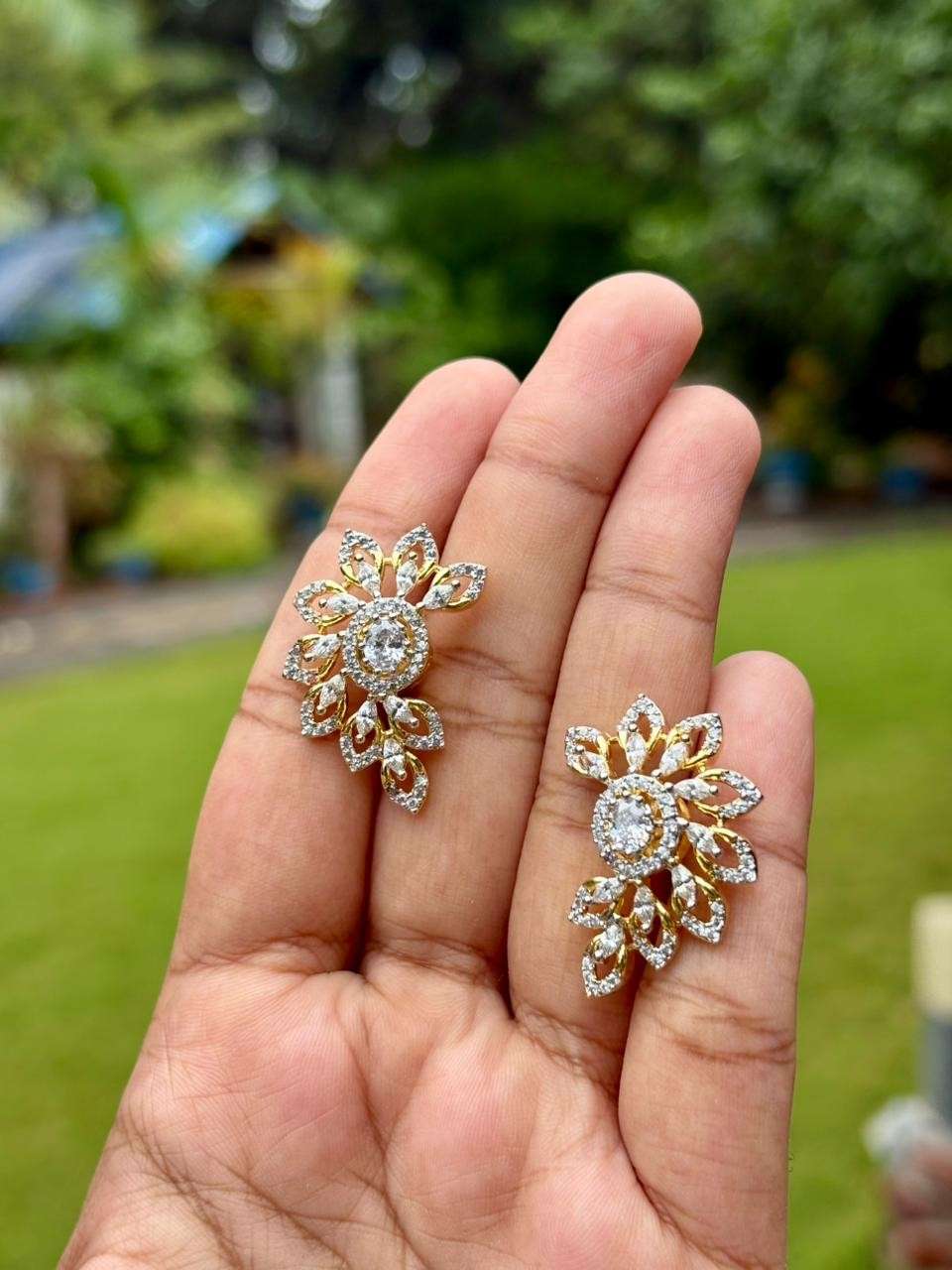 J0159 Diamond Stud earrings