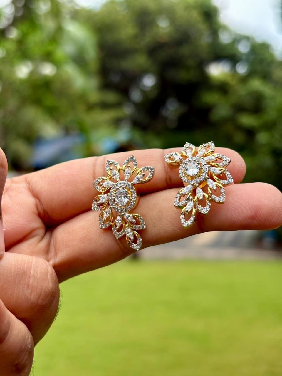 J0159 Diamond Stud earrings