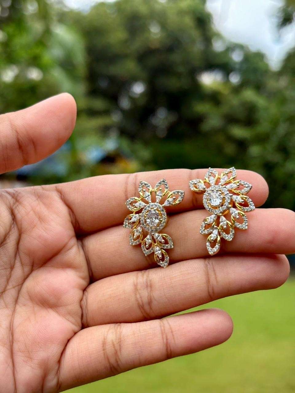 J0159 Diamond Stud earrings