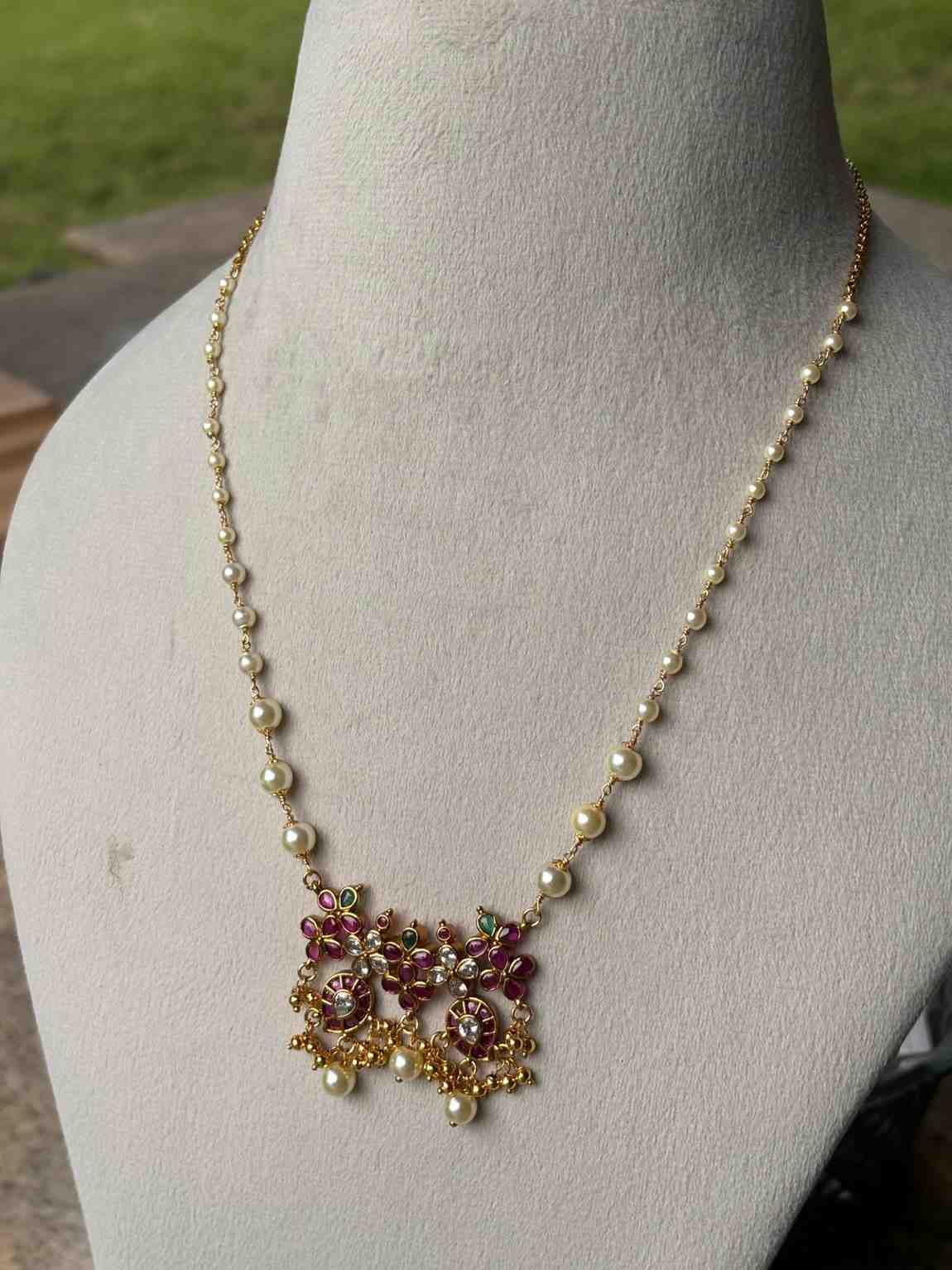H0090 Kemp Floral Pearl Chain
