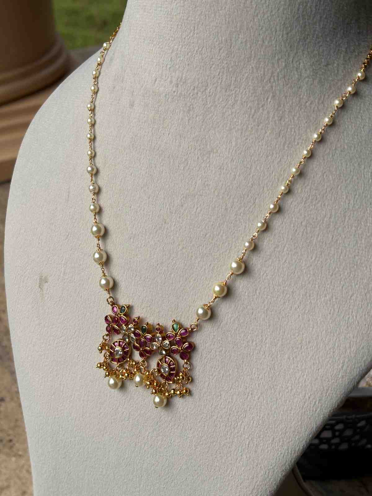 H0090 Kemp Floral Pearl Chain