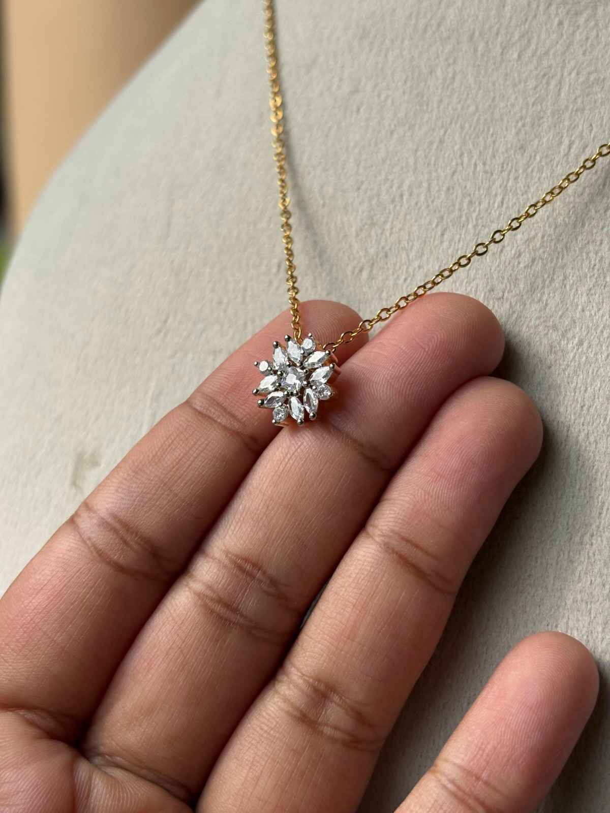 IN018 Invisible chain with floral Pendent