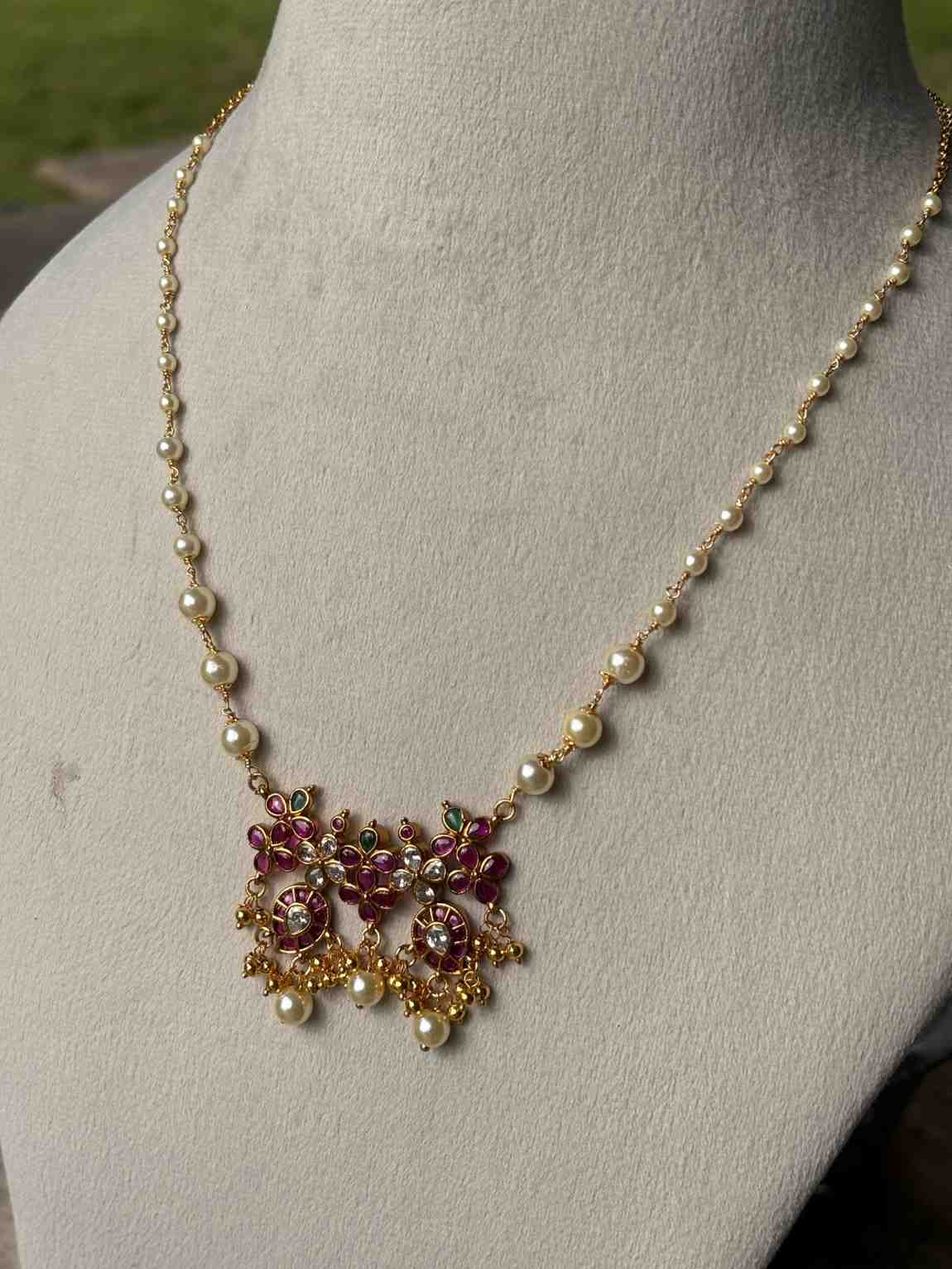 H0090 Kemp Floral Pearl Chain