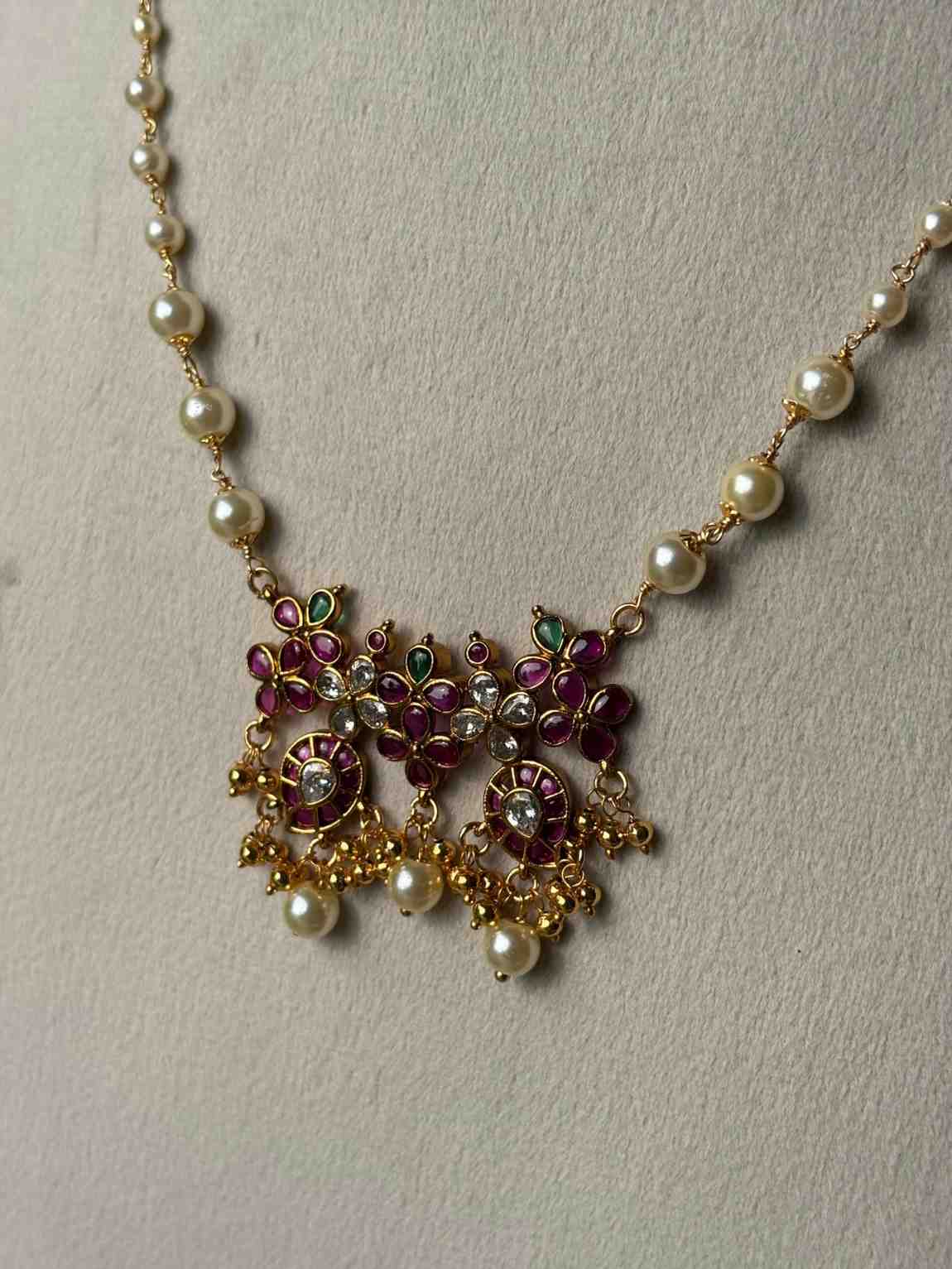 H0090 Kemp Floral Pearl Chain