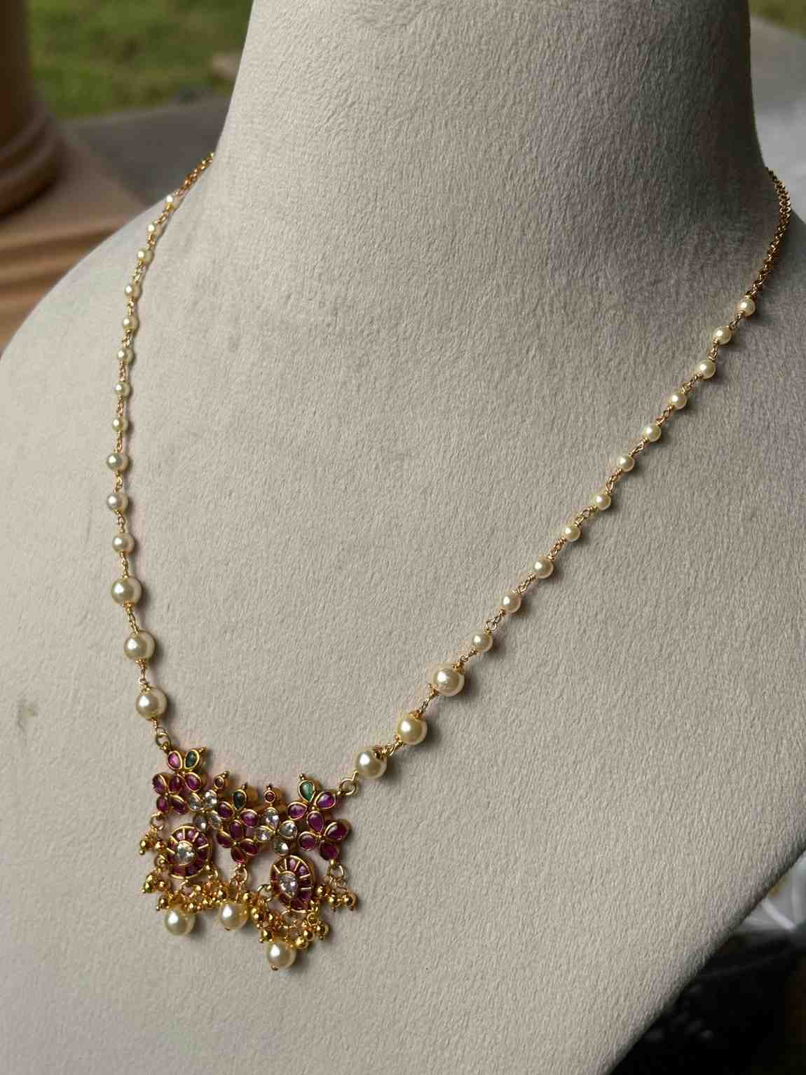 H0090 Kemp Floral Pearl Chain