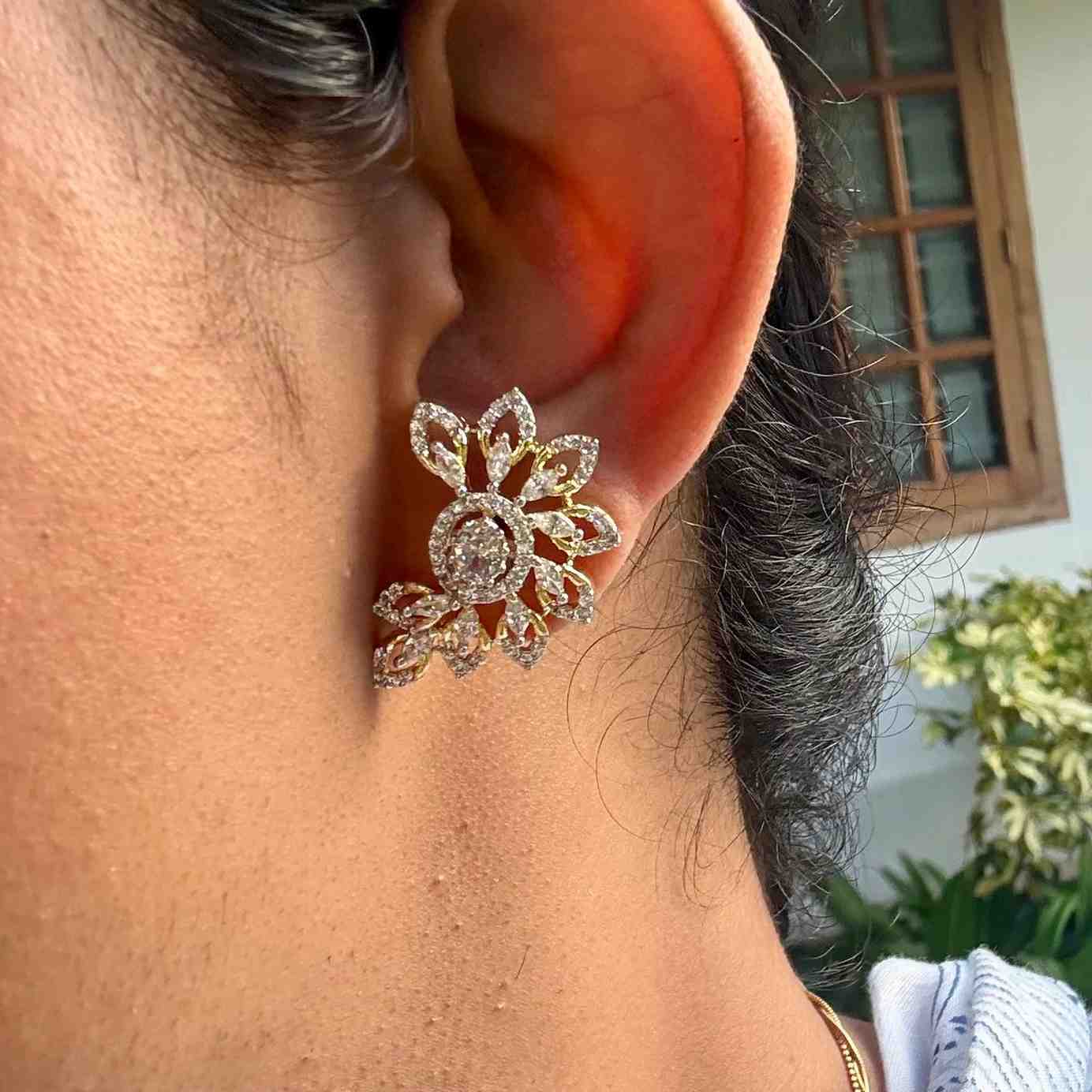 J0159 Diamond Stud earrings