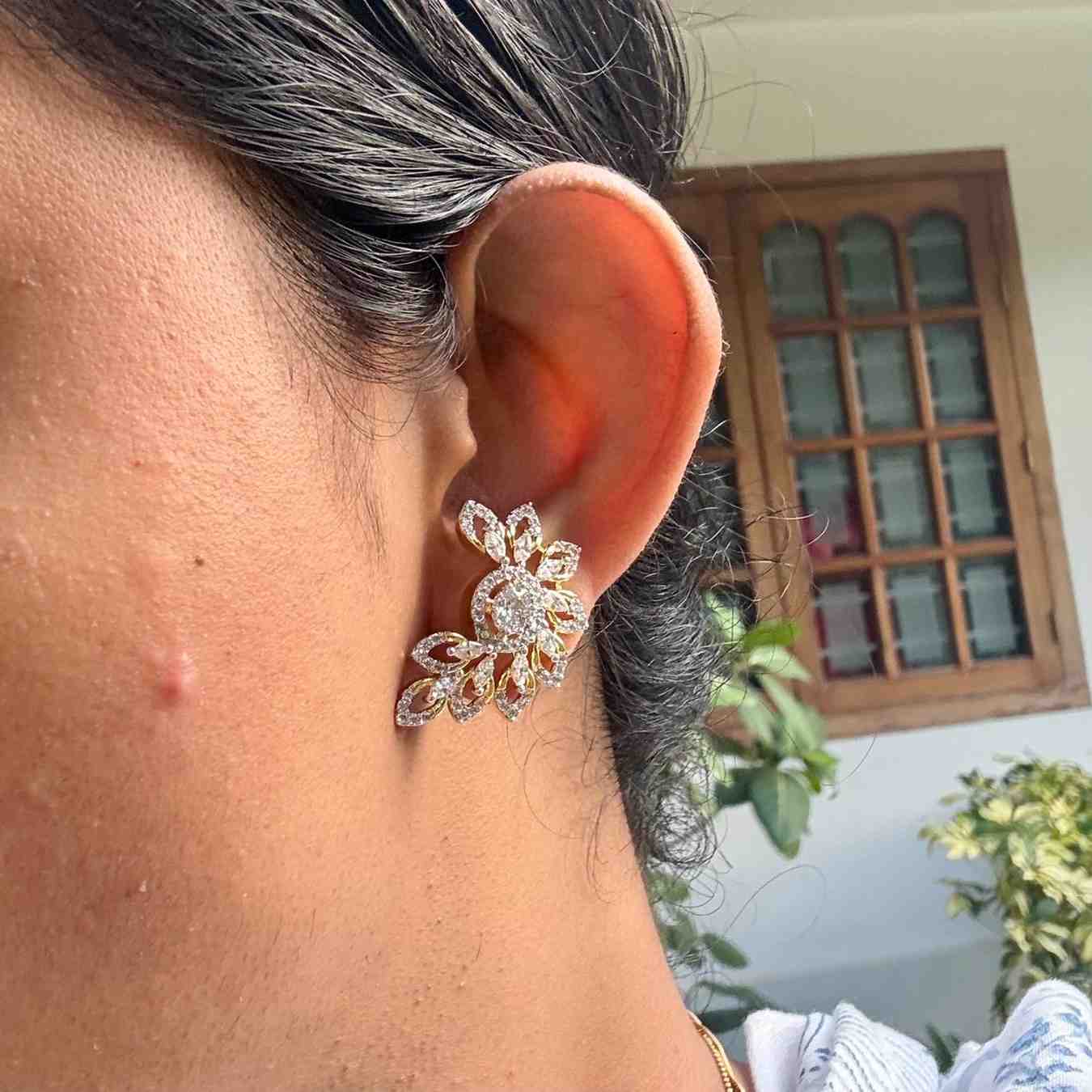 J0159 Diamond Stud earrings
