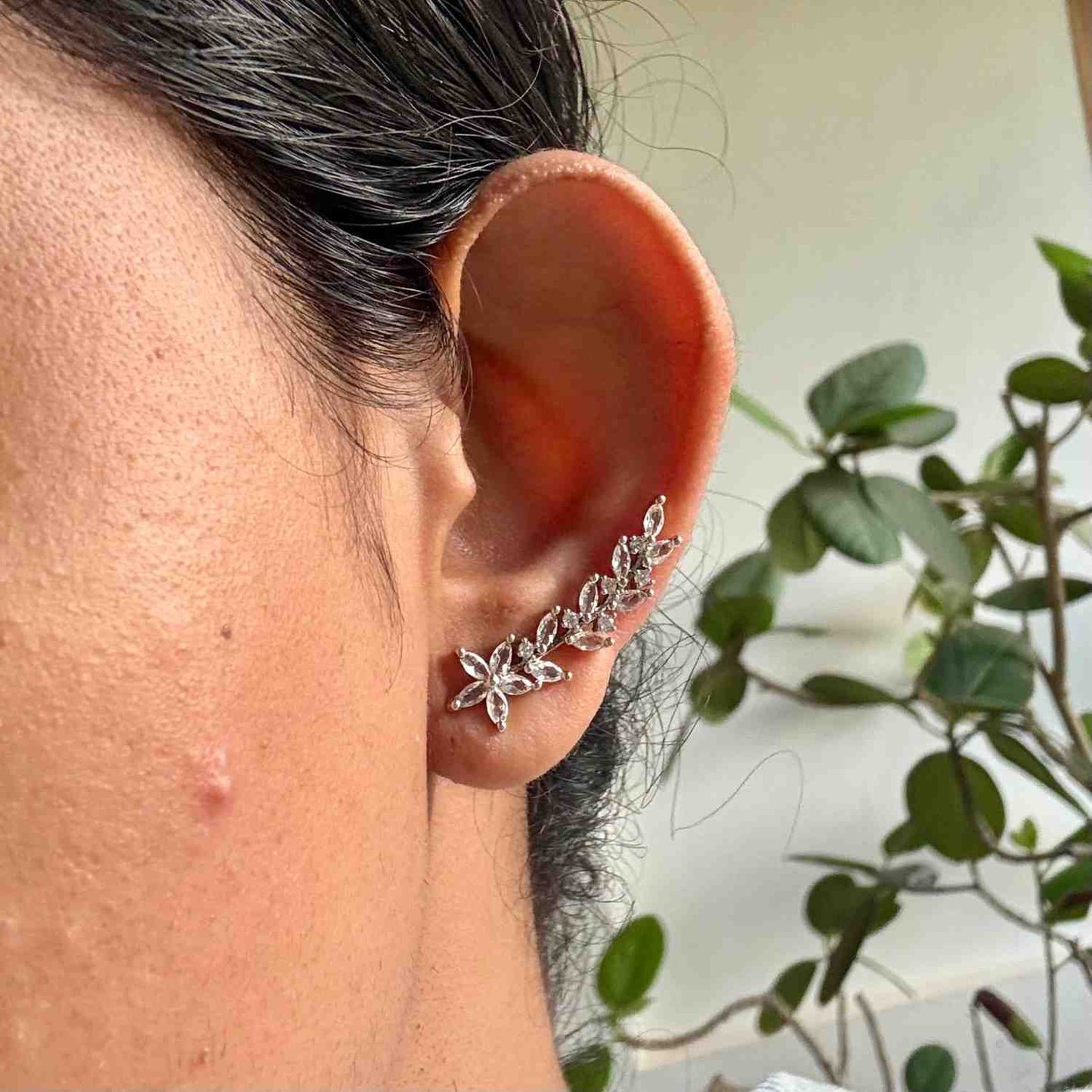 J0182 Stone Floral Earrings