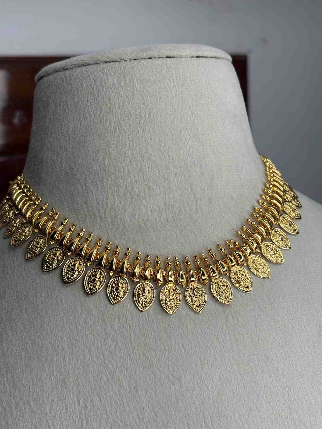 N0313 Micro plated Premium Leaf pattern traditional necklace