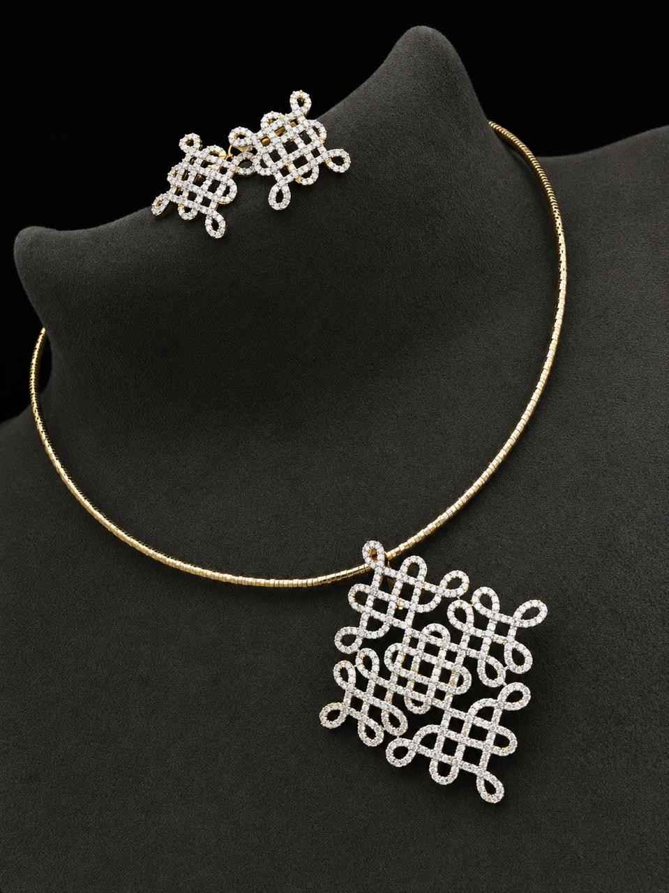 N0302 Kolam Diamond Necklace