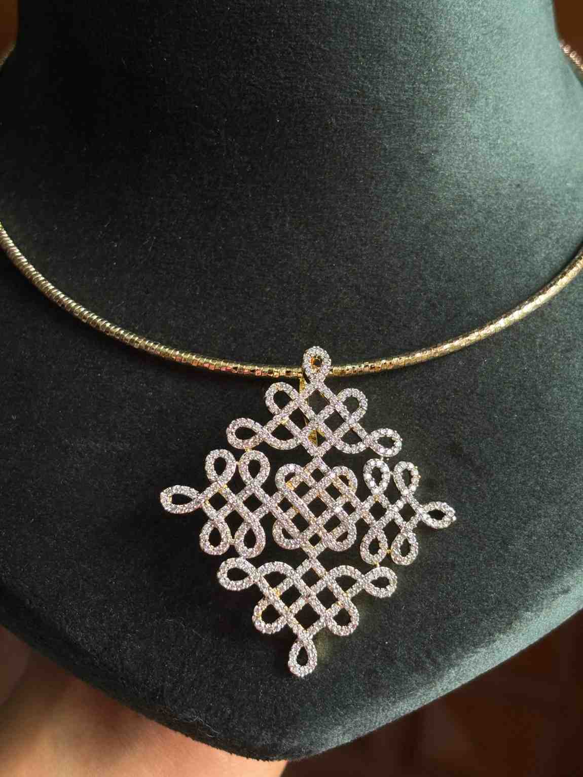 N0302 Kolam Diamond Necklace