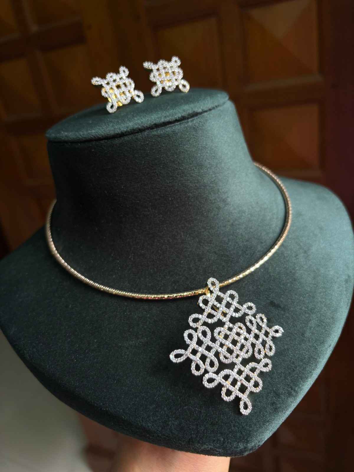 N0302 Kolam Diamond Necklace