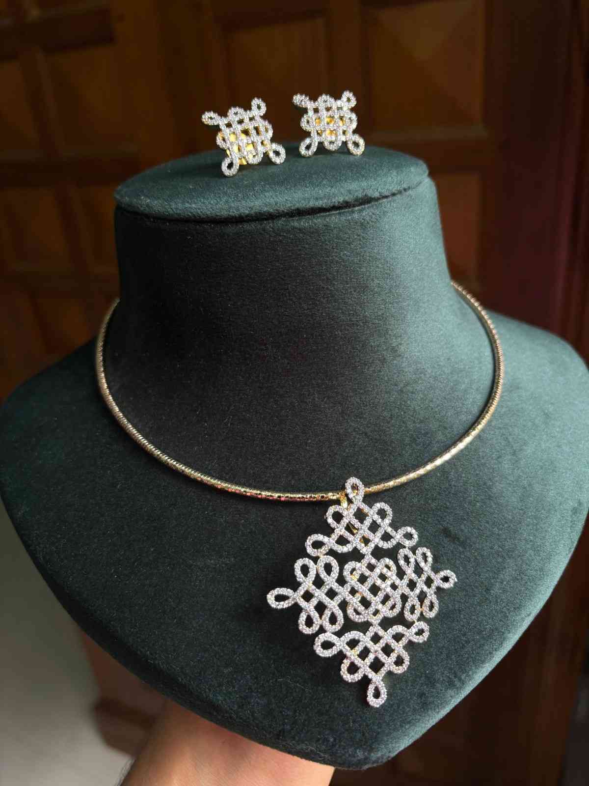 N0302 Kolam Diamond Necklace