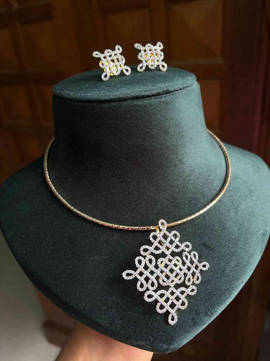 N0302 Kolam Diamond Necklace