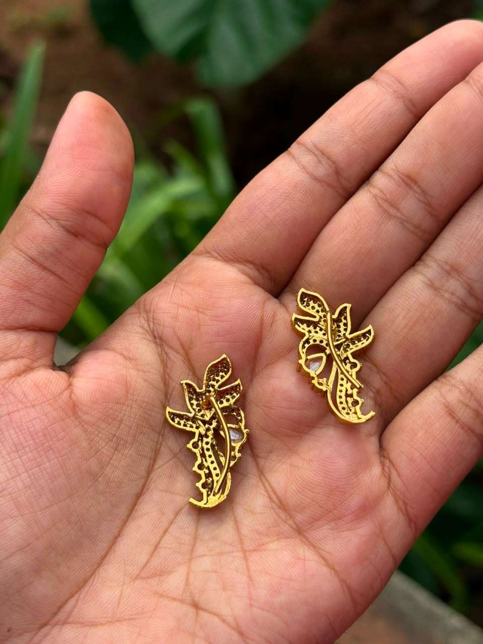 J0199 Stone Climbing Earrings