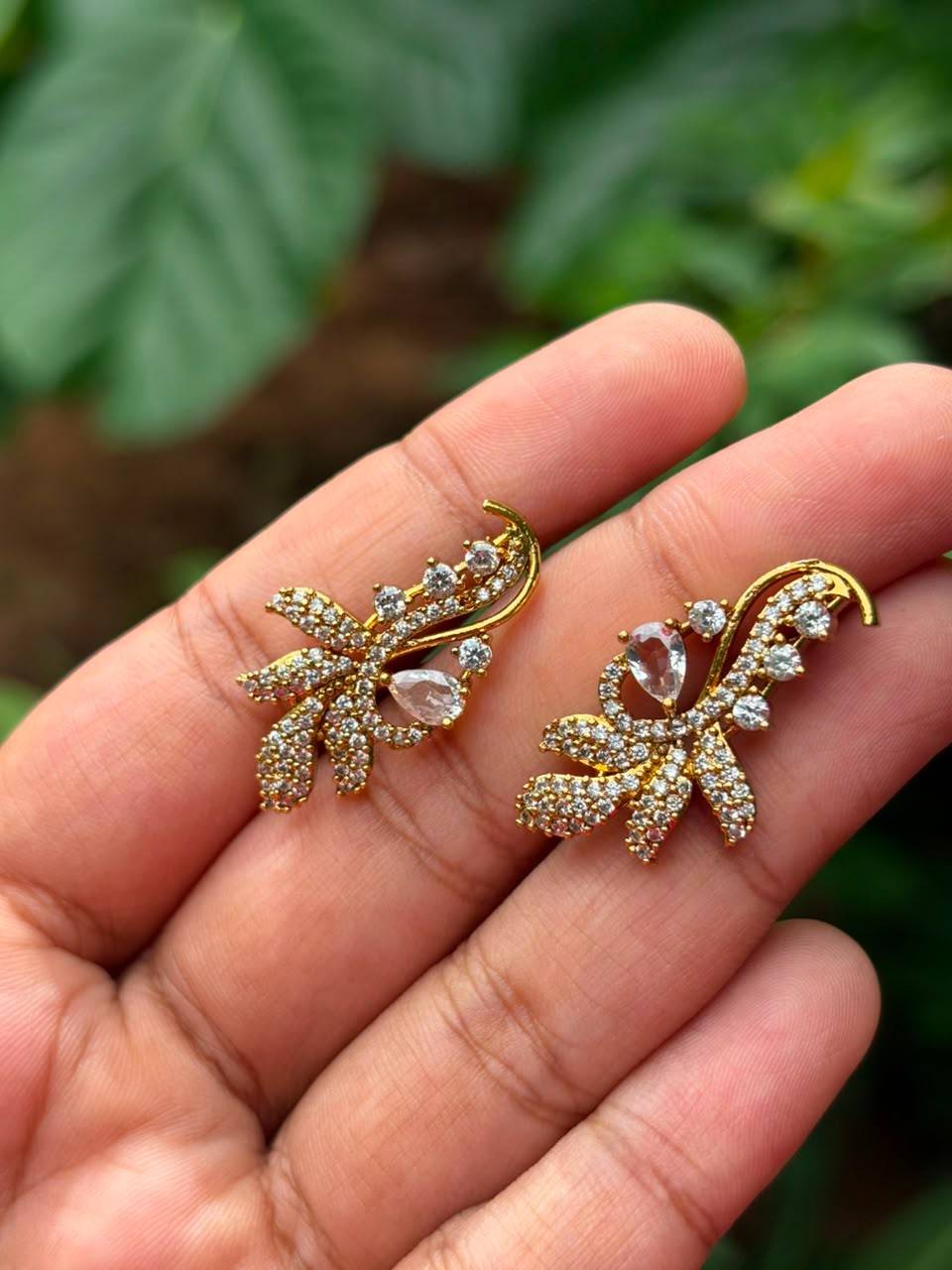 J0199 Stone Climbing Earrings