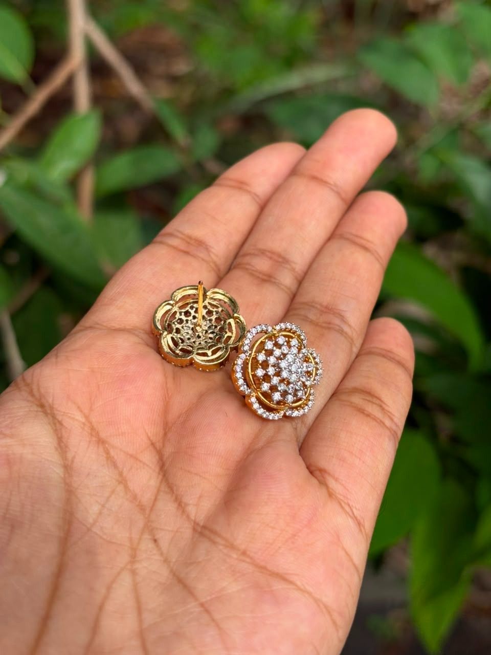 J0196 Floral Daisy GJ Polish Diamond Stud