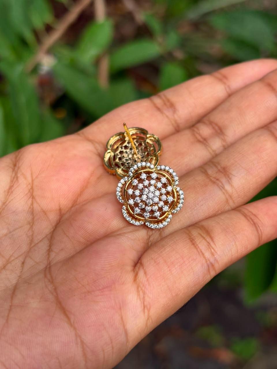 J0196 Floral Daisy GJ Polish Diamond Stud