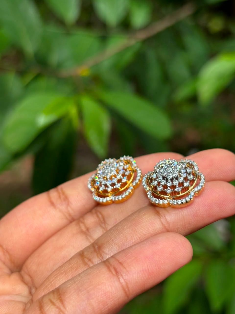 J0196 Floral Daisy GJ Polish Diamond Stud
