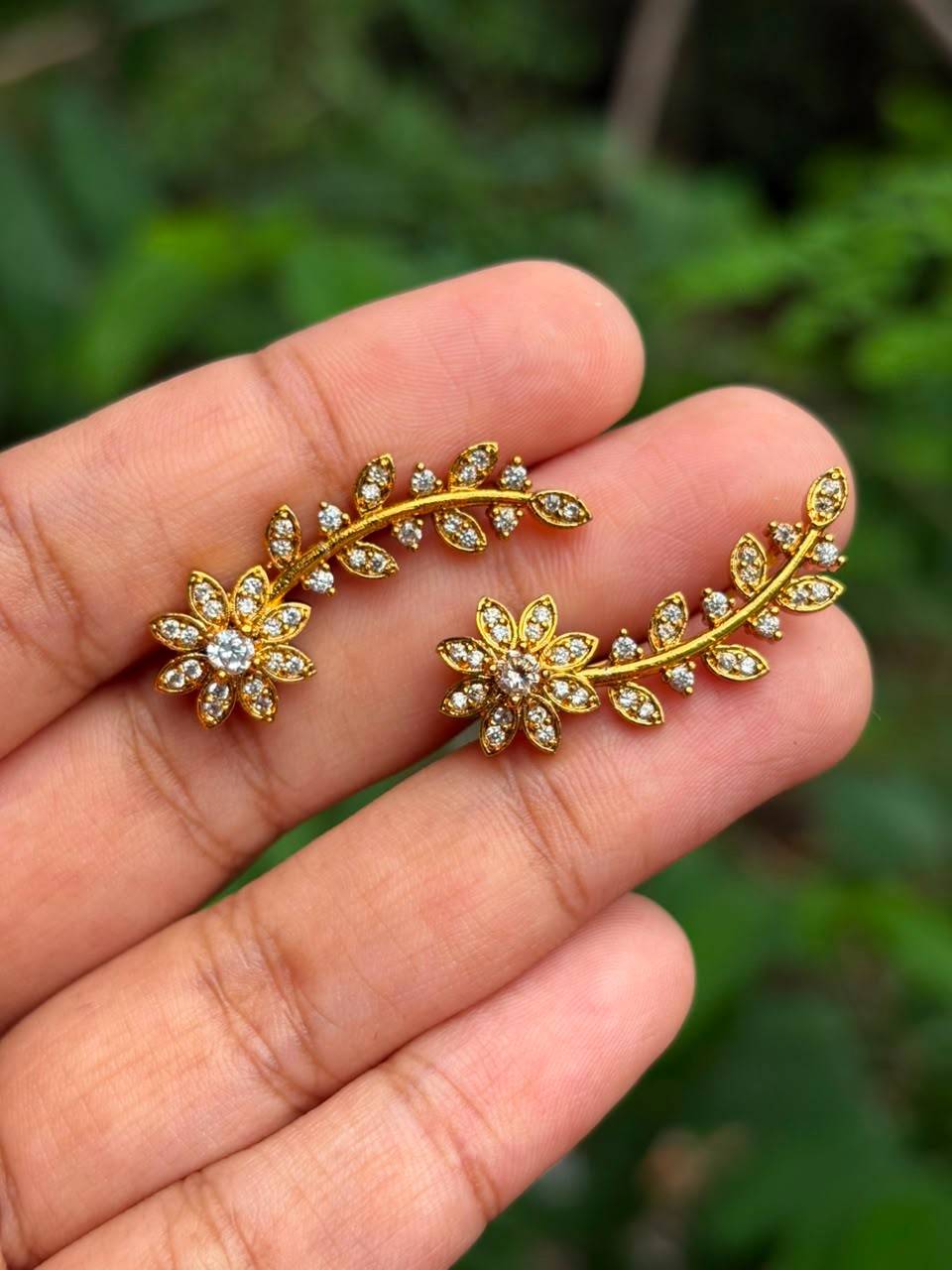 J0201 Floral pattern climbing earrings