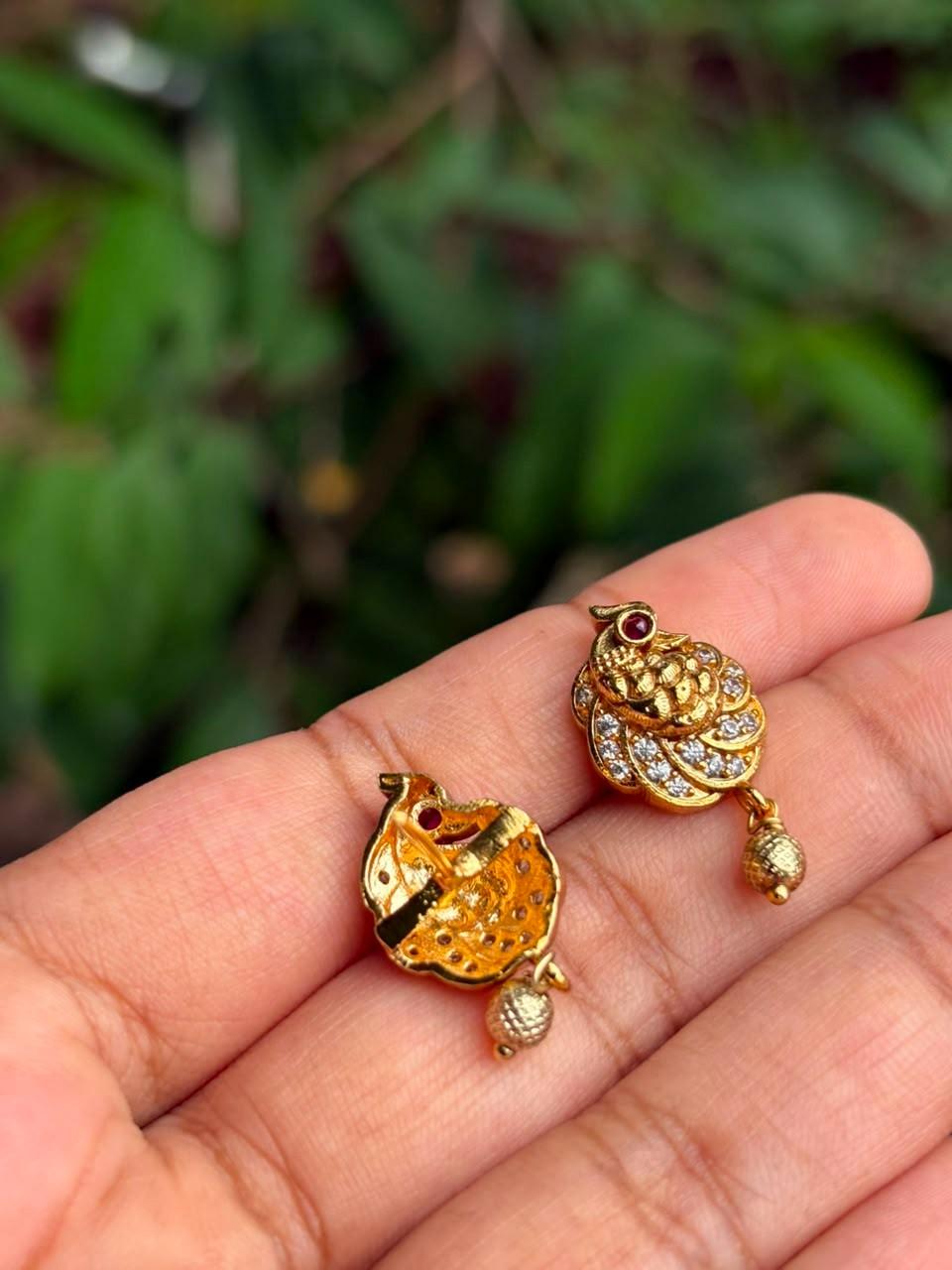 J0198 Peacock Pattern Stud