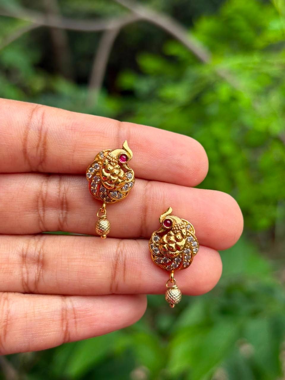 J0198 Peacock Pattern Stud