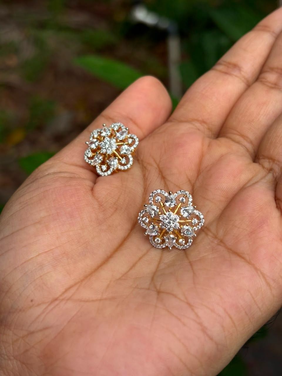 J0194 GJ Polish Floral Diamond Stud